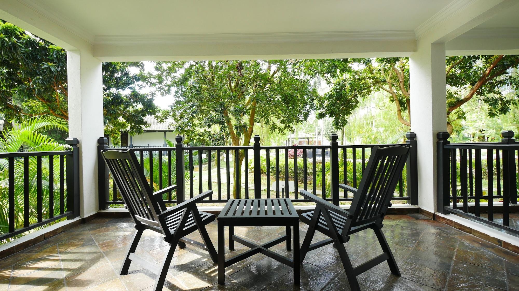 Cyberview Resort & Spa Сайберджая Экстерьер фото A veranda in Malaysia