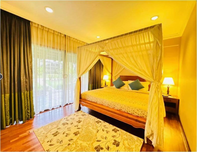 Cyberview Resort & Spa Сайберджая Экстерьер фото A bedroom at the hotel