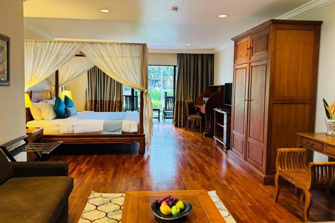 Cyberview Resort & Spa Сайберджая Экстерьер фото Deluxe Room