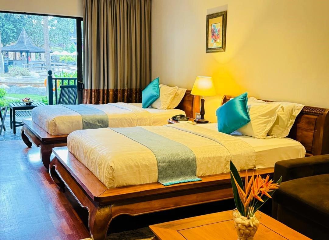 Cyberview Resort & Spa Сайберджая Экстерьер фото Deluxe Room
